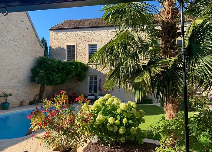 LE JARDIN Chambre de charme, piscine à Meursault